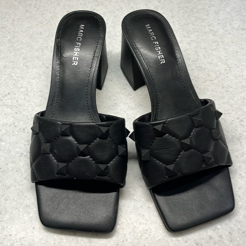 Marc Fisher black heeled shoe